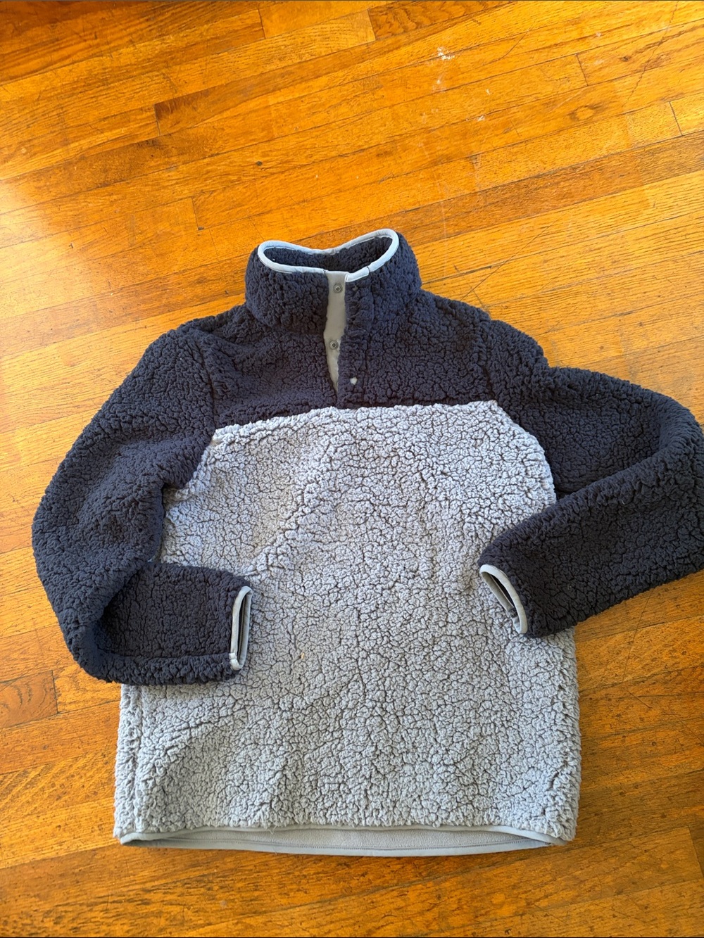 Cozy Two-Tone Sherpa Pullover - Charcoal & Light Gray